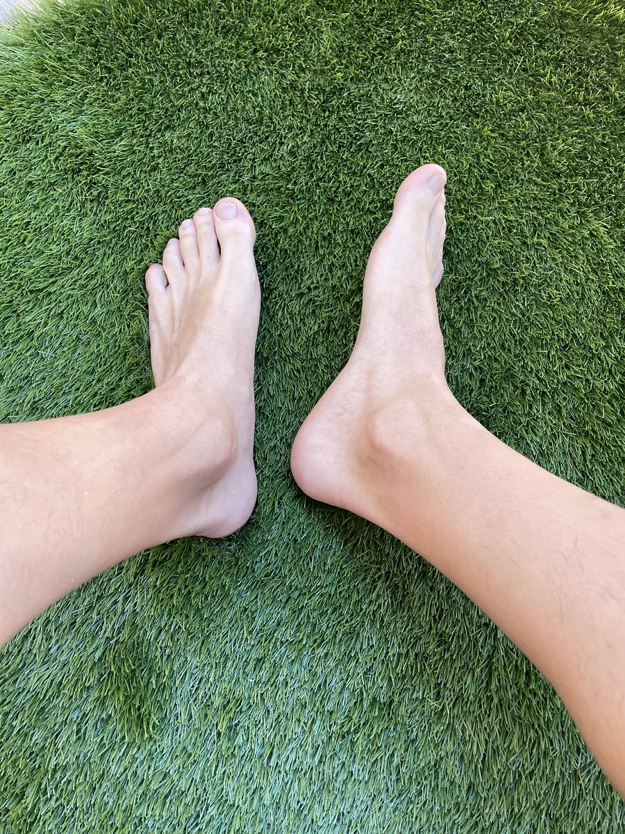 Y hoy me levante con unas ganas de estar descalzo todo el día y ya si me dan  un buen masaje de pies o me los comes flipo. 
<a href="/divulgogay2/">Divulgogay2 38K📸📸📸📸</a> <a href="/Pollas_lefa2/">🇪🇸POLLAS Y LECHE</a> #feet_pic #feet_lover #feetcontent #feetfethish #feet #FeetPictures #feetseller