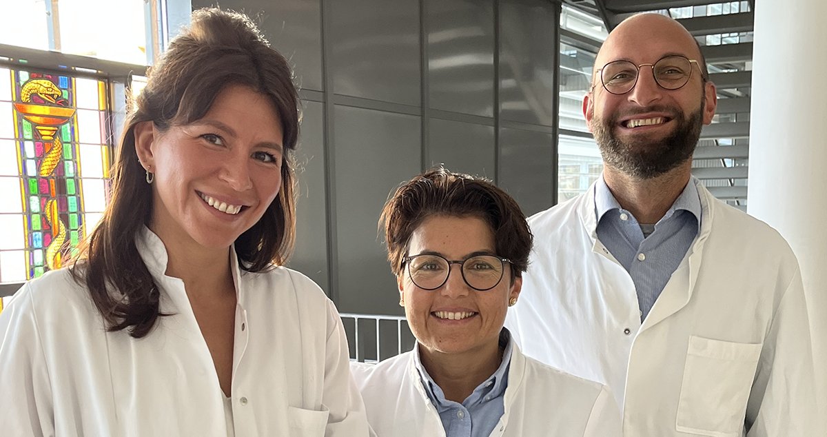 Das #teamklinikumlippe wächst weiter! Wir begrüßen Nina Pauly (links) und Dr. Manuel Schweiger (rechts) im Team von Univ.-Prof. Dr. Beyhan Ataseven (Mitte). Mehr Informationen: klinikum-lippe.de/neue-oberaerzt…. #ukowl #campusklinikumlippe