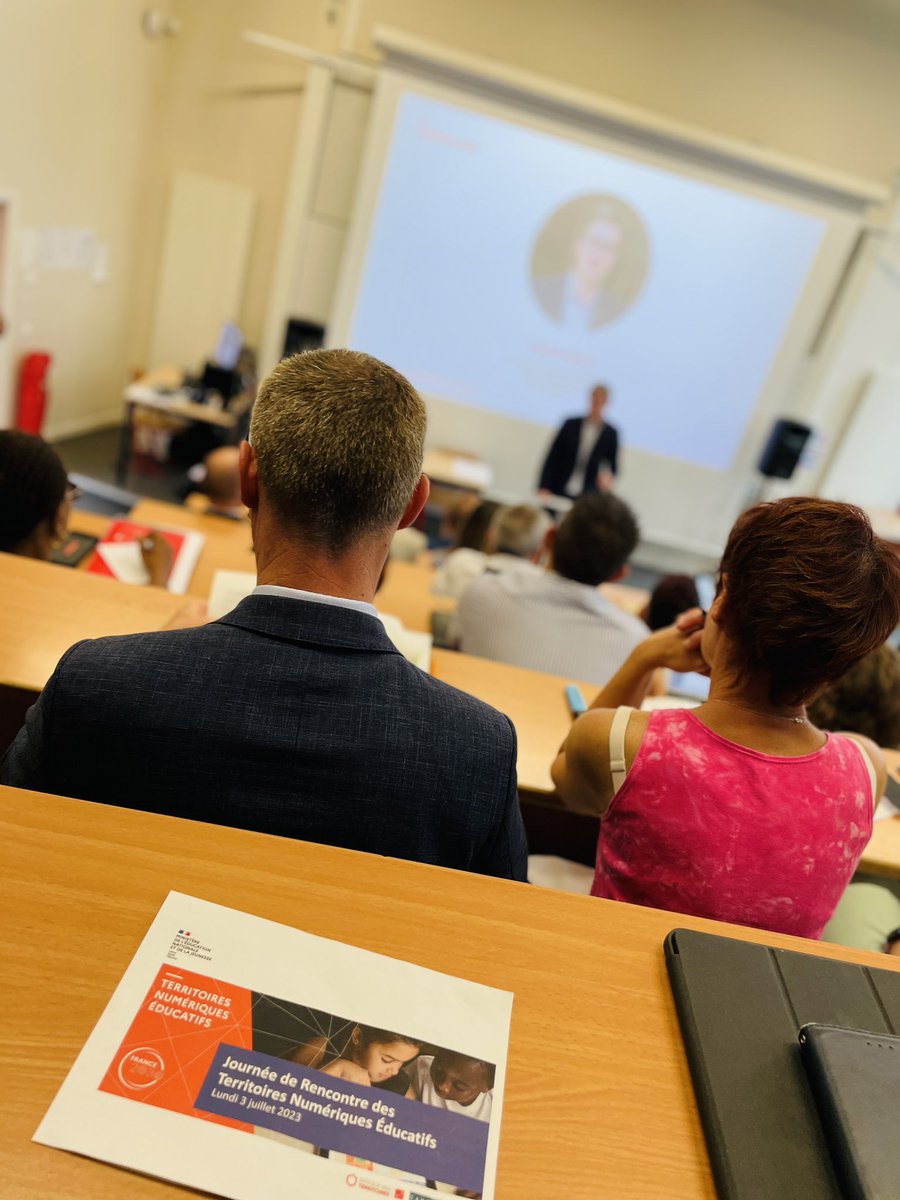 Journée nationale de rencontre des territoires #TNE  ; l'occasion de présenter projets et réalisations de chacun des départements au service des élèves, des parents et des enseignant(e)s. L' <a href="/acpoitiers/">Académie de Poitiers</a> pleinement engagée depuis presque deux ans !