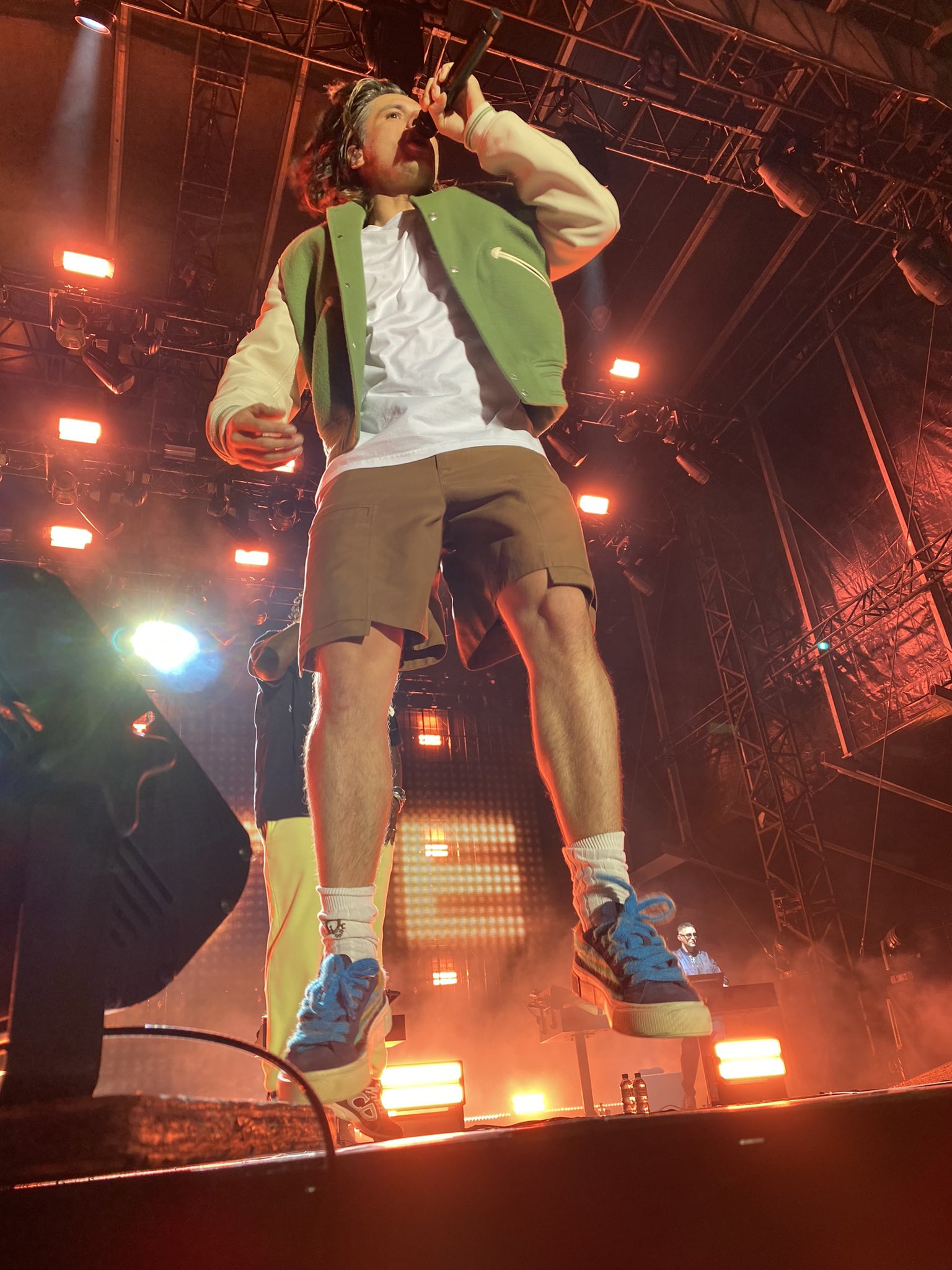 Europe 2 on Twitter: "Photos souvenirs du concert de @Orel_san hier à ...