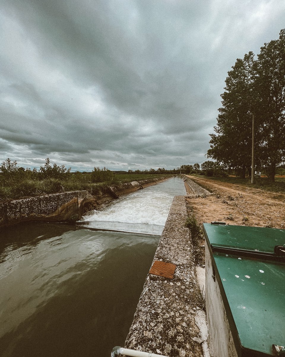 movingtheway's tweet image. After escaping the rain in Asturias. Quick look at the Map, no rain in Castilla y Leon of we go.
First stop a pic-nic site at the Canal de Pisuerga.
#vanlifeadventures #vanlifedestination #vanlifepics #movingtheway #canaldecastilla #castillayleon #spain  #vanlifespain #ontheroad
