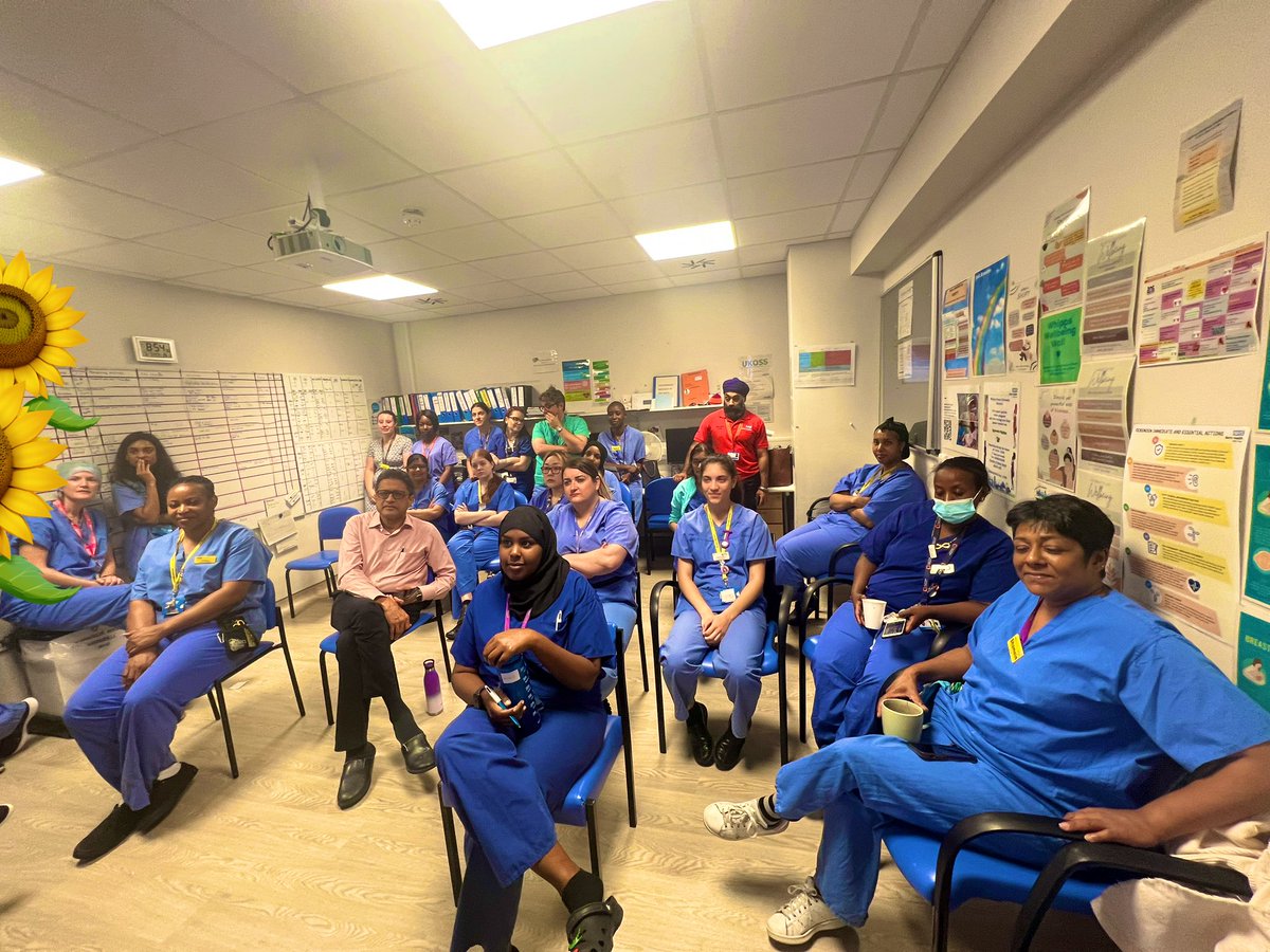 _misshr_'s tweet photo. Mondays AM = Labour Ward Fetal well-being teaching at full swing with students/obstetric/midwifery/anaesthetic colleagues 🤍🩵@fcheongsee @MaternityWX #MDT #whippscross #fetalmonitoring #doctorsmidwivesstudents https://t.co/1EM9ecQCbb