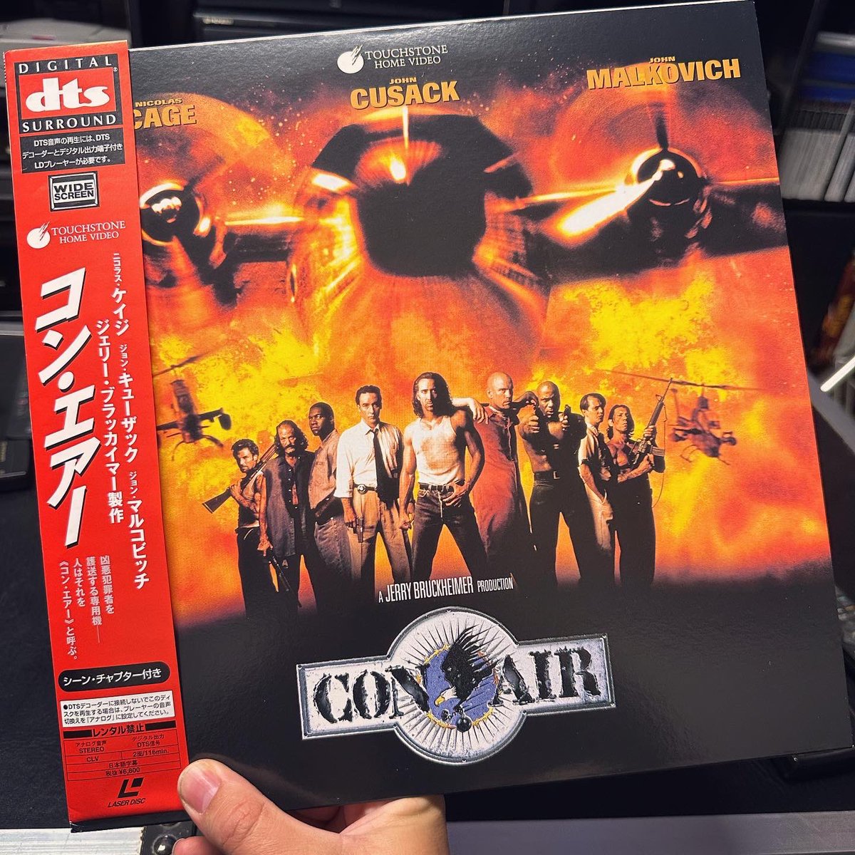 LesCollector's tweet photo. Nouveau DTS !
J’ai une théorie selon laquelle plus les cheveux de Nicolas Cage sont longs, plus le film est mauvais. Vous en pensez quoi ? 😅 #conair #dts #laserdisc #laserdiscs #laserdisccollection #laserdiscforever #laserdisccollectors #laserdisccollector #ld #90smovies https://t.co/V7pYOt3L43