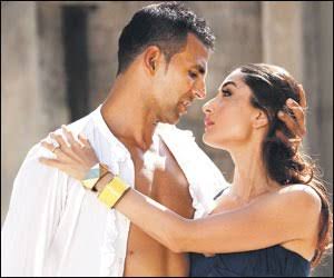 GauravAkshay16's tweet photo. 😎Today Celebrating🎉 #14YearsOfKambakkhtishq #3July2009 Star Cast @akshaykumar sir #KareenaKapoor
@AftabShivdasani @amuarora
@KirronKherBJP @jaavedjaaferi
@RealVinduSingh @bomanirani
@ashwinmushran
#AkshayKumar
#KareenaKapoorKhan
#KambakkhtIshq #Akkians #GauravAkshay 😍😇 https://t.co/7YH3fwFVGG