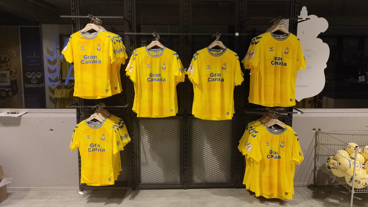 💛💙 ¡Nuestra tienda oficial ya está lista para recibirte!
🤗 Ven a partir de las 10 horas y conoce la nueva equipación para la temporada 2023/24. 
🔗 Disponible también, a partir de las 10h, en la tienda online tienda.udlaspalmas.es 

#LasPalmasEsDePrimera