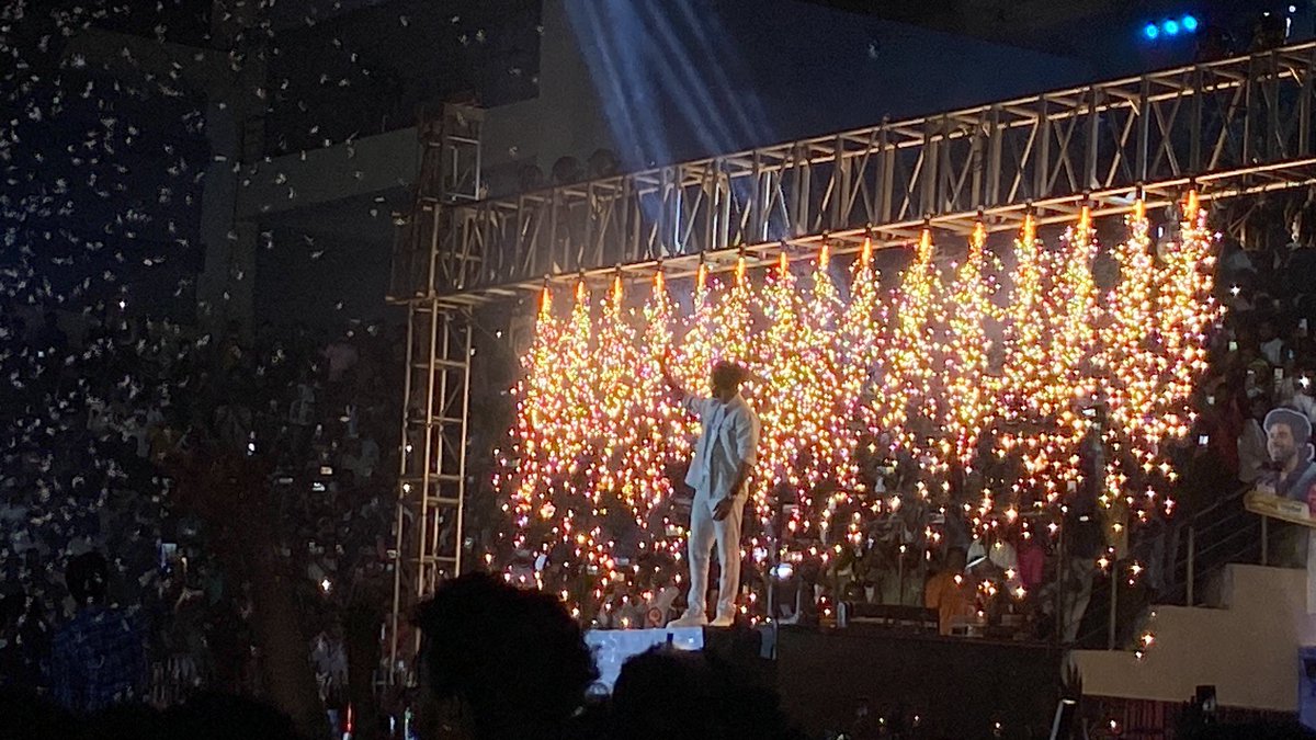 Ibuxft's tweet photo. 😭 Finally saw SK anna 
Watha Veri ana event 🔥❤️‍🔥
#SivaKartikeyan #Maaveeran #MaaveeranPreReleaseEvent @Siva_Kartikeyan @iamarunviswa https://t.co/zfr4V1a9dP