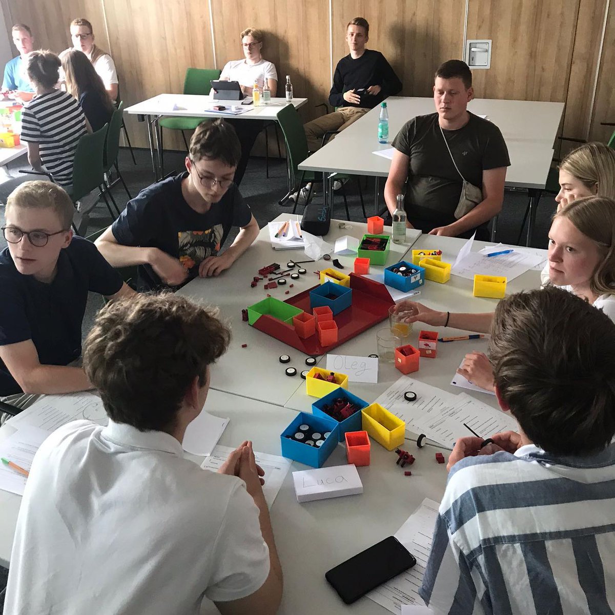 IOEB_Oldenburg's tweet photo. Das „Sommercamp Wirtschaft“ für Schüler*innen der Sekundarstufe II war auch in diesem Jahr ein großer Erfolg! 🥳Die Teilnehmenden erhielten spannende Einblicke in die regionale Wirtschaft und besuchten namhafte Unternehmen. 
🔗 https://t.co/BT7Wujb06x https://t.co/M5ksPsI642