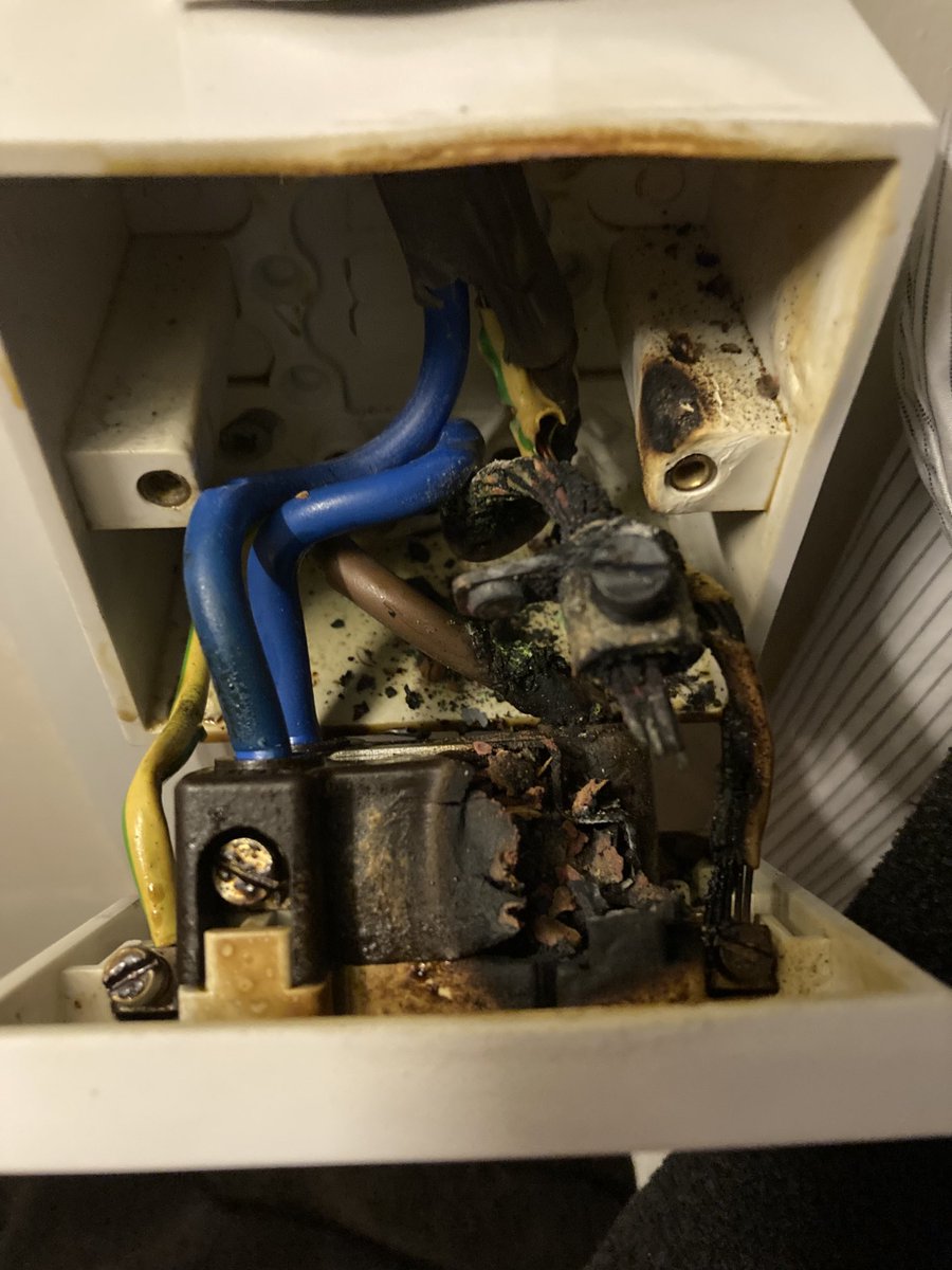 SimonBlake's tweet image. That’ll be why the electric shower isn’t working!