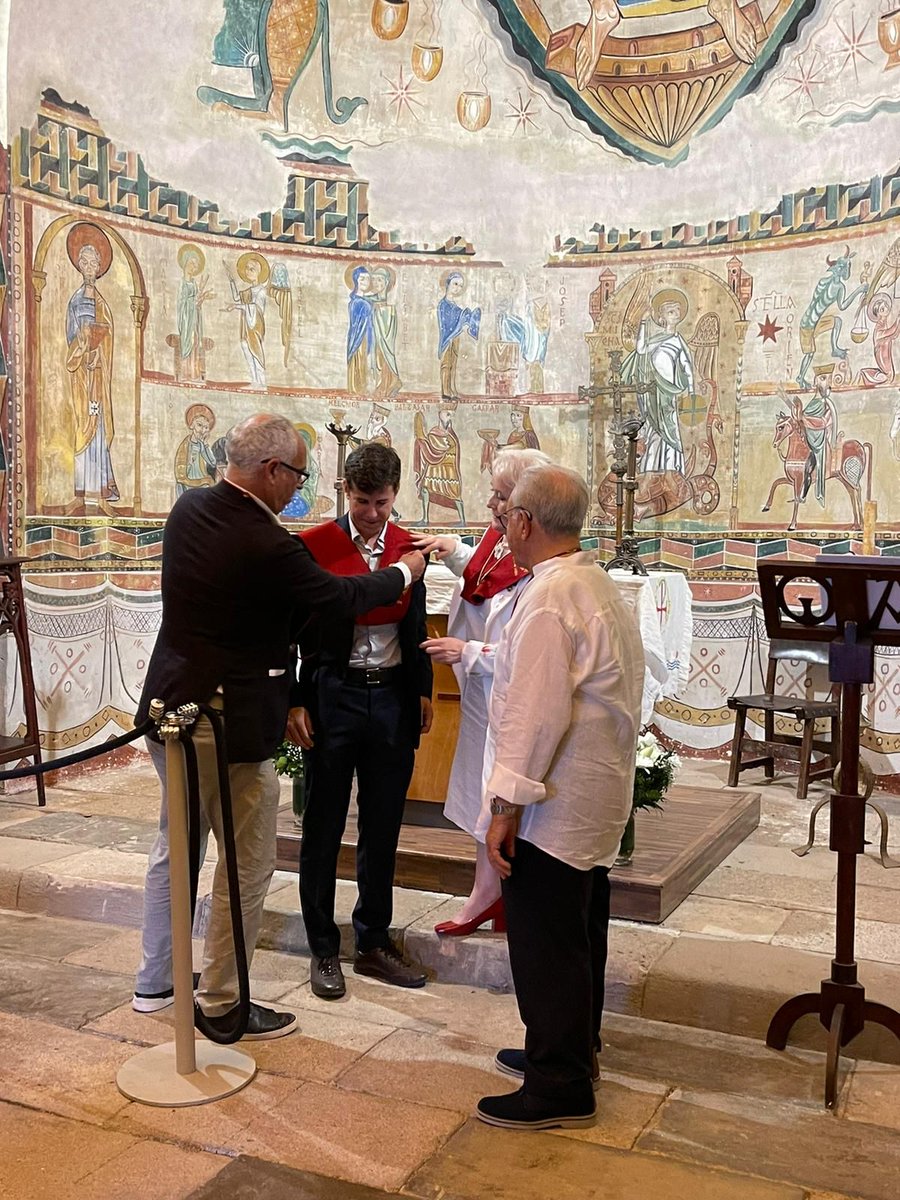El president de la Boqueria, @jorgemas_RETAIL, ha estat nomenat confrare de la Confraria de Santa Marta per la seva vinculació amb el món de la gastronomia🍽️

👉🏻L'acte es va celebrar a la capella del Poble Espanyol i el va apadrinar Isidre Gironès, de Ca L'Isidre
