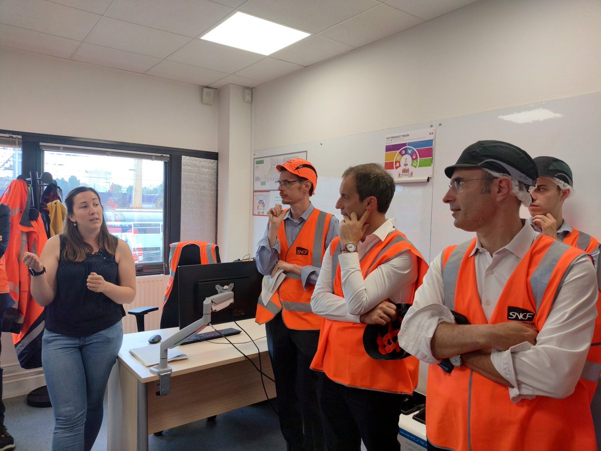 CFanichet's tweet photo. Aux côtés des équipes du technicentre Paris-Est, qui assurent la maintenance des trains du #RERE et de la #LigneP #Transilien pour @IDFMobilites. Un site à la pointe de la digitalisation pour toujours plus de performance pour notre client. Avec un nouveau venu, le #RERNG ! https://t.co/mc0t8RX3uX
