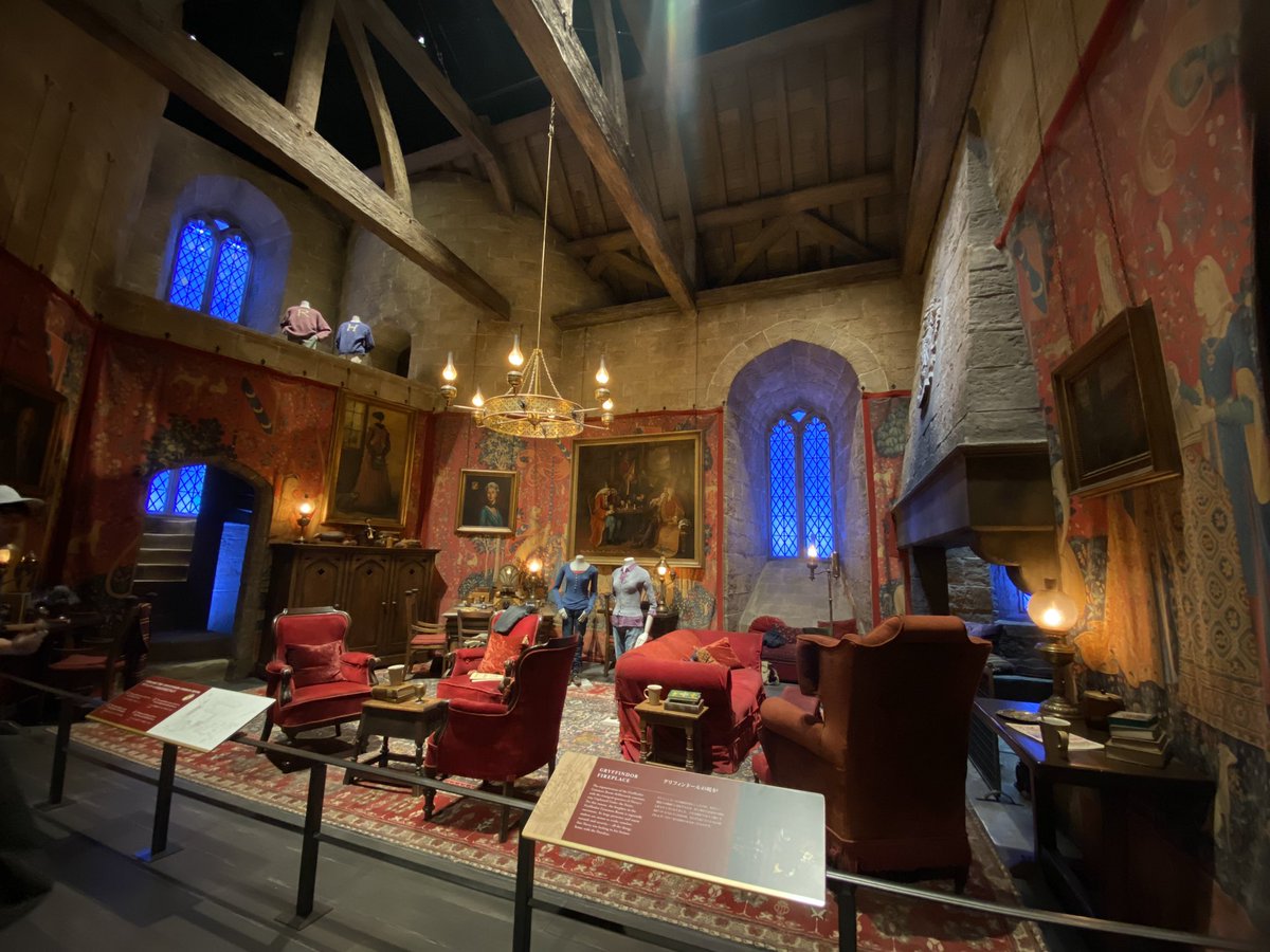 なんとダーズリー家まで丸々あるからほんと無いの銀行と墓とウィーズリー家くらいじゃない？てなる😂 https://t.co/6RiMm1xown