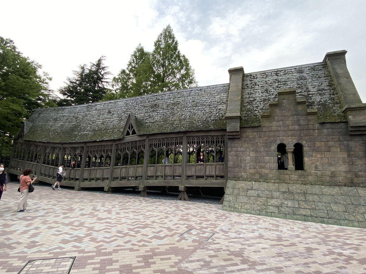 なんとダーズリー家まで丸々あるからほんと無いの銀行と墓とウィーズリー家くらいじゃない？てなる😂 https://t.co/6RiMm1xown