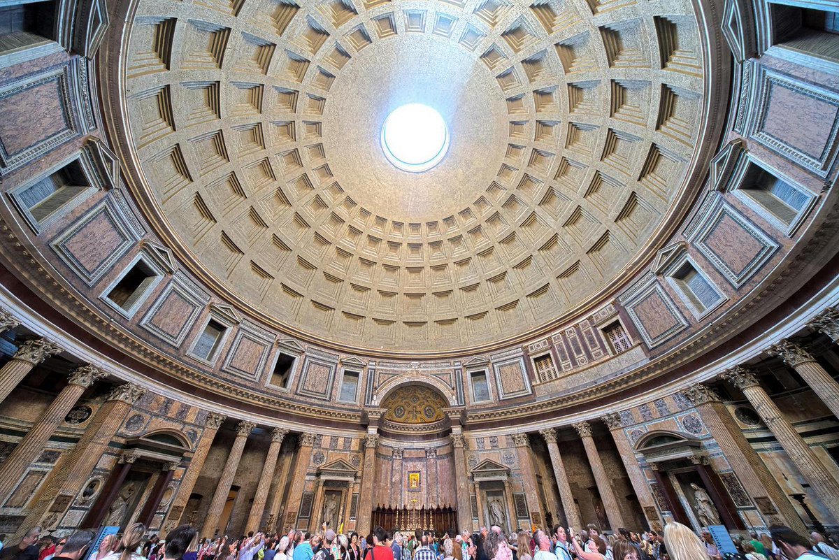 vikare06's tweet photo. So finally roman cement has been reverse engineered and they found out it is mixed with sea water and calcium oxide. This leads to the cement self healing when it crack and rains on it, which is the reason why the Pantheon is still standing after 2000 years https://t.co/wRxbfNfyrp