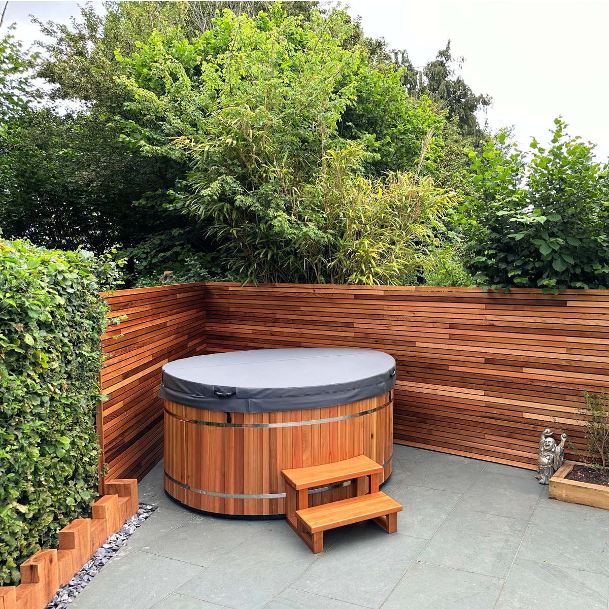 Urbancedar's tweet photo. The Sport Hybrid, this time in a gorgeous 
garden in Chew Valley! This client had matching Cedar 
strips installed to match their beautiful new Hot Tub!
#Gardenersworld #InnovativeDesign #Granddesigns 
#Gardendesign #Hottubs #Urbancedar 
#bespokedesign #chewvalley #Somerset https://t.co/F1H0EUXlTI