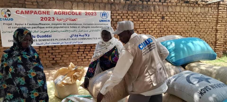 CiaudCanada's tweet photo. CIAUD Tchad 🇹🇩 📍 Province du Ouaddai 

Appui en semences pluviales ( mil, sorgho, arachide) aux autochtones des villages d’opportunité  environnant les camps des réfugiés de Farchana, Breding, Treguine, Gaga, Kouchaguine Moura  dans le Ouaddai
@UnhcrTchad 
@WFP_Chad 
@FaoTchad https://t.co/ym547O38mN