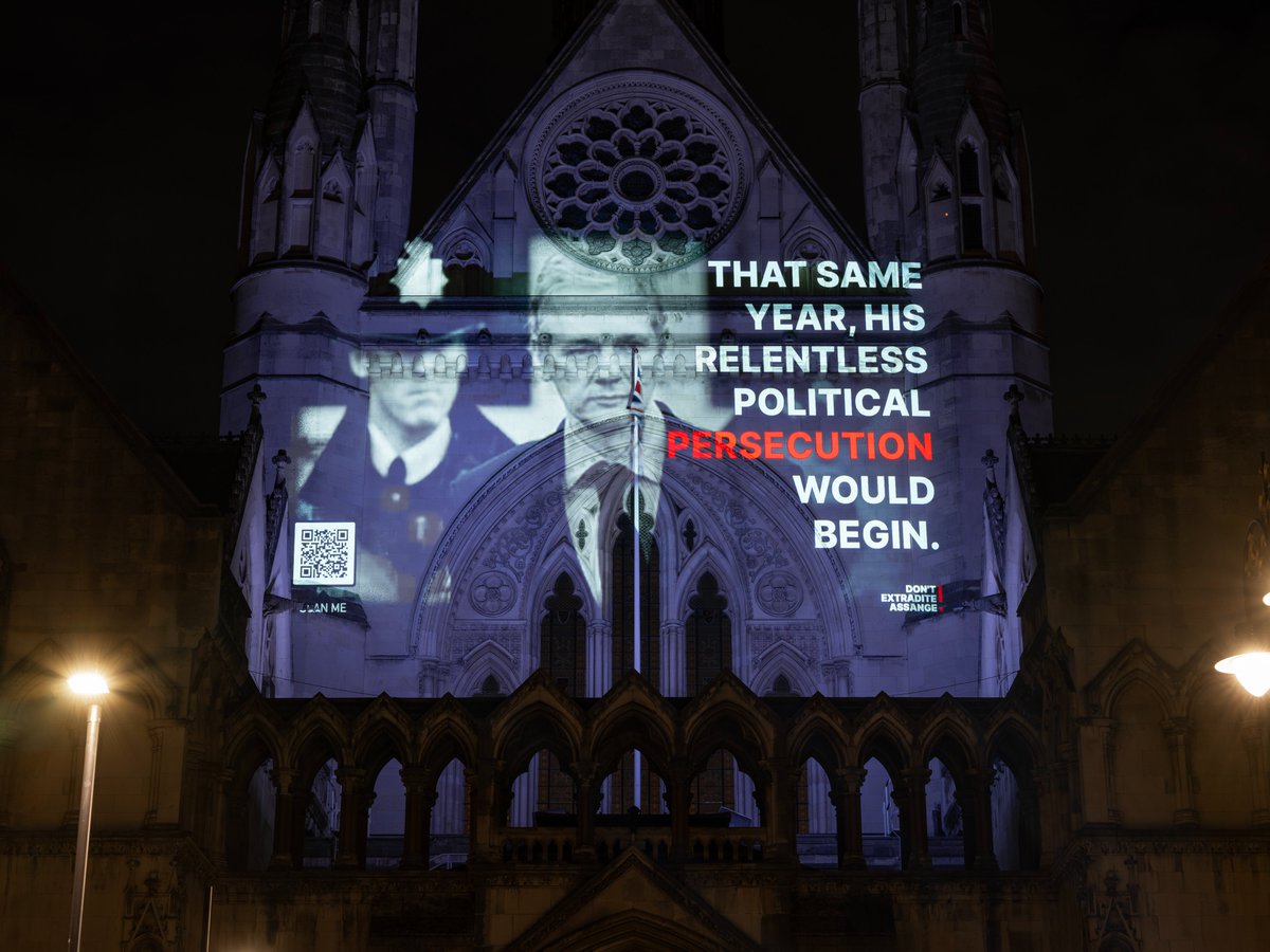 FreeAssangeNews's tweet photo. Today, Julian Assange spends a fifth birthday in the UK's highest security prison
You fought for our right to know the truth.
Now we fight for you.
#FreeAssangeNOW #FightForAssange https://t.co/LatzIsi0H4