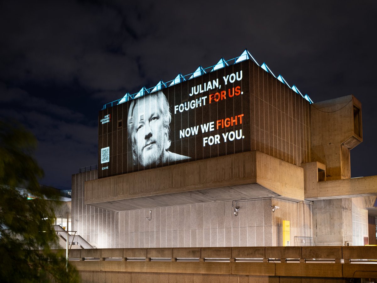 FreeAssangeNews's tweet photo. Today, Julian Assange spends a fifth birthday in the UK's highest security prison
You fought for our right to know the truth.
Now we fight for you.
#FreeAssangeNOW #FightForAssange https://t.co/LatzIsi0H4