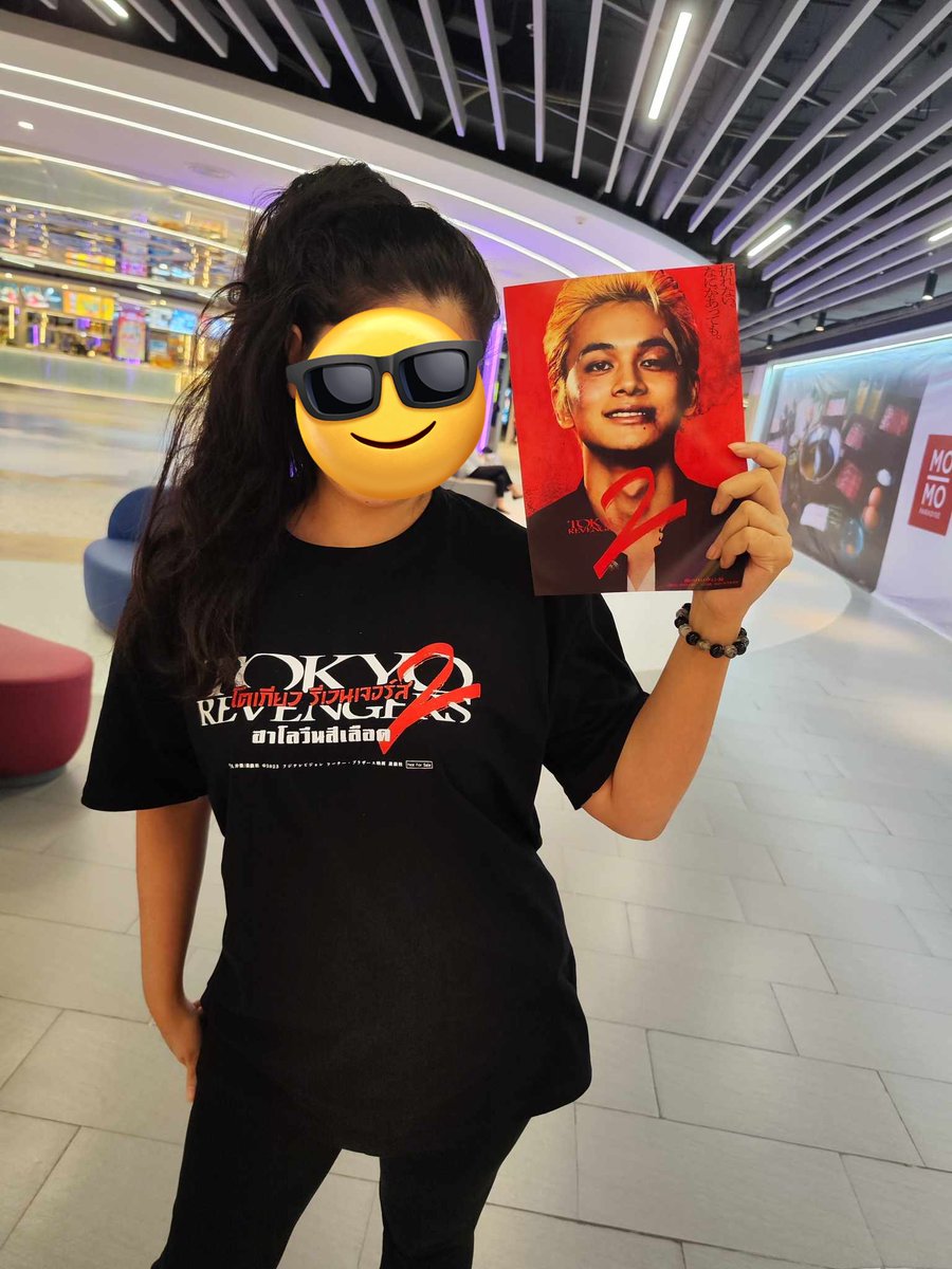 PoohChaiKonNun's tweet image. #TokyoRevengers2
เดือดกว่าโตมันก็ฉันเนี่ยแหละค่ะ!! เจอวัยรุ่นกางเกงช้างปล้ำกันในโรง!! ตั้งแต่ตอนเข้าโรงไปก็ได้ยินเสียงดังมากละ เรานั่งแถวหลังสุดเป็นเก้าอี้โซฟา ได้ยินชาวต่างชาติพูดภาษาจีน แต่ไม่รู้จีนไหนนะ พูดเสียงดังตลอดตัวอย่างหนัง พอหนังฉายก็เงียบไปหน่อยก็โอเค