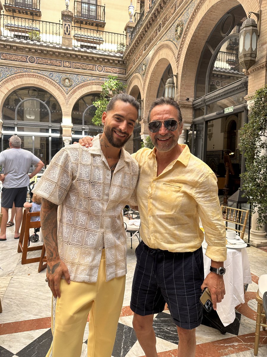maluma's tweet photo. Memes en 3.. 2.. 1… 🤣  a ver los leo pues … !!! Abrazo grande mi hermano @MarcoASolis 🇲🇽🇨🇴 https://t.co/CcpOX2qH14