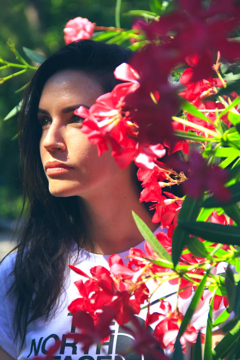 juliaart_af's tweet photo. Photo by Arslan Cagri Demir 📸
#vacation #flowers #sun #summertime #summer #photooftheday #photoshoot #turkey #sea #rest #relax #beautiful #pleace #art #nft #artist #juliaart #photography #Happiness #model #portrait #draw #no #ai #just #nature #tattooed #girl https://t.co/sJ6N1aH6Ch