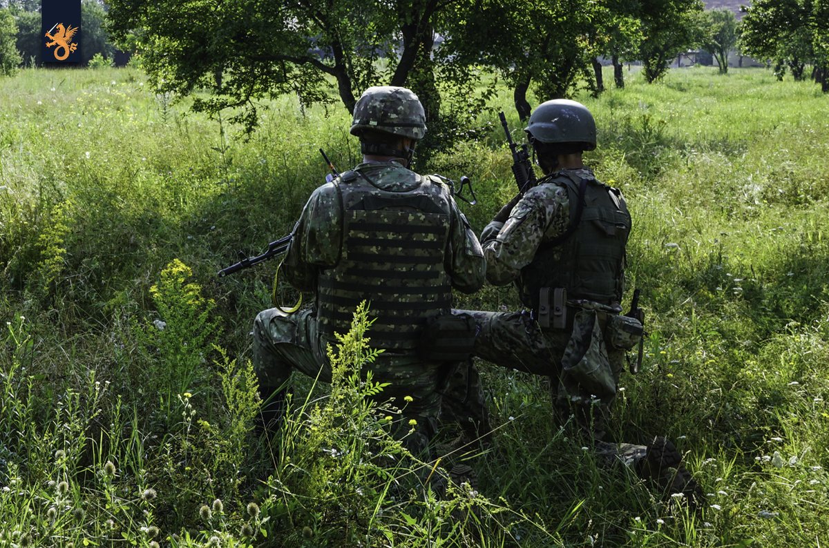 EMGFA_RP's tweet photo. Força Nacional Destacada 🇵🇹 na Roménia 🇷🇴 participa em exposição de meios e capacidades em Caracal
➡️https://t.co/DmeXusfGgk
#ForçasArmadasPortuguesas #3FNDROU #NATO #WeAreNATO #StrongerTogether https://t.co/OZeGRMRC1g