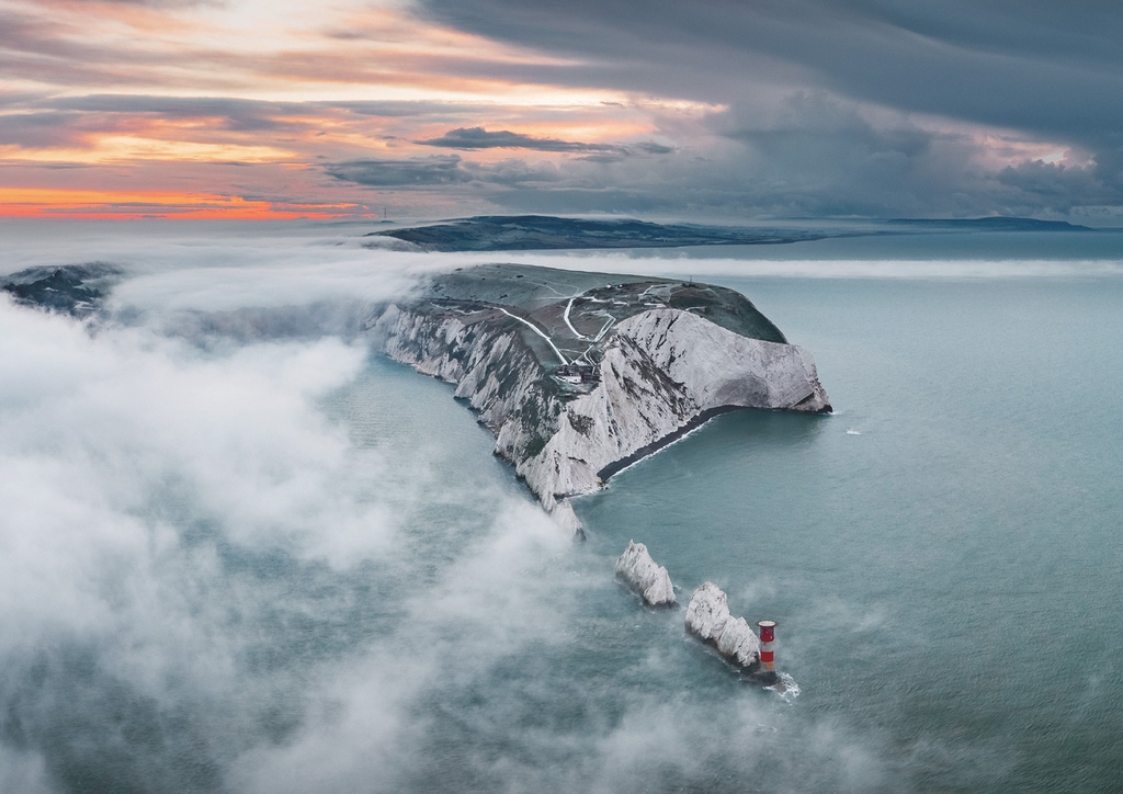 The Island's landmark looking very mysterious and misty 🌊⁠
⁠
📌 The Needles: Landmark Attraction
📷️ Chad Powell Landscape Photographer
⁠
#isleofwightshots #mustsee #travelblog #WestWight #mysterious #landmark #needleslandmarkattraction #atmospheric #moody #wow #greatphoto