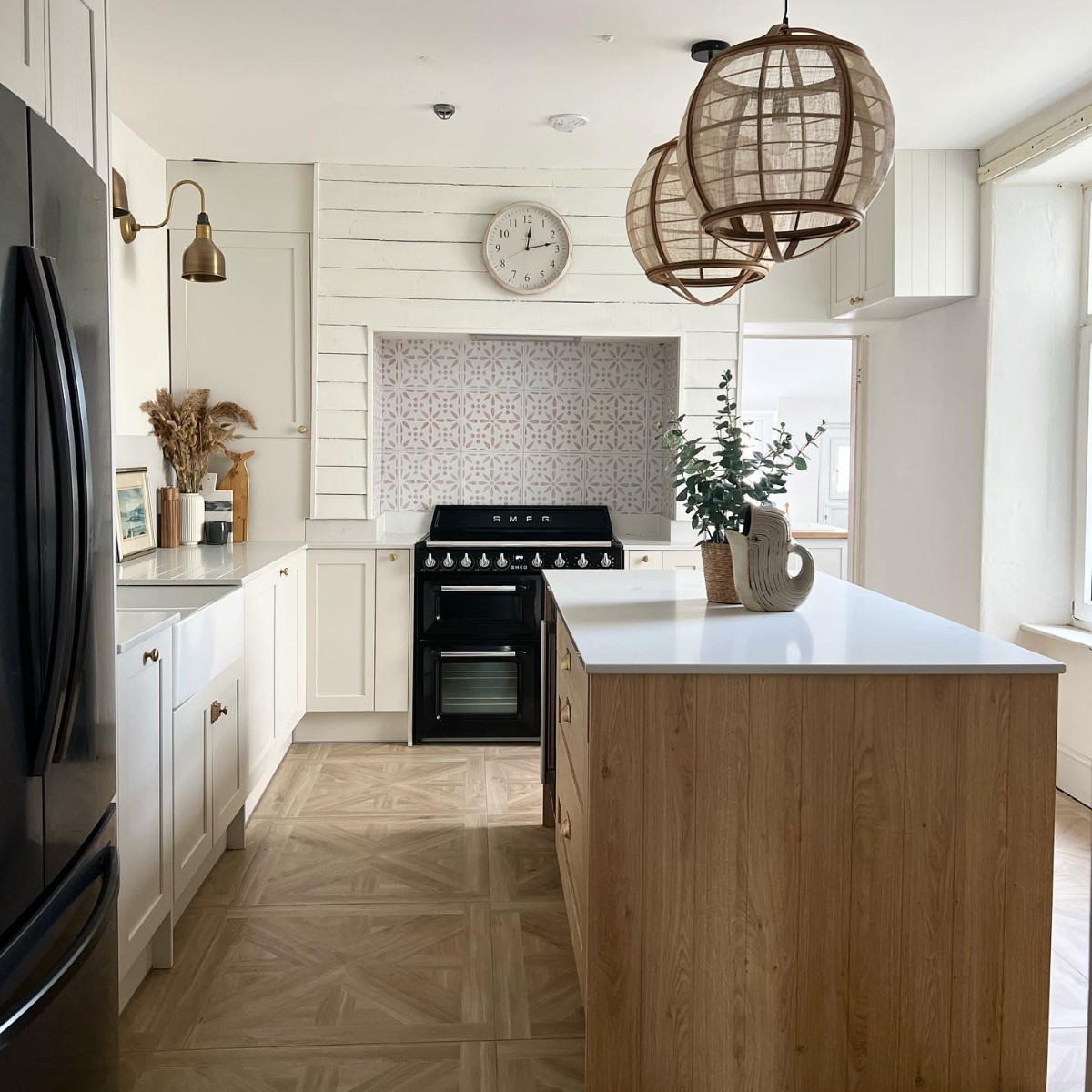 WrenKitchens's tweet photo. This #wrenovator has combined warm texture and tones, transforming their kitchen into a bright and homely space.
- Infinity Shaker Timber in Mood White Grain
- Luxury Laminate worktops in Light Oak Block
#wrenkitchens #wrenovation #whitekitchen #shakerstyle #shaker https://t.co/cAFxUzOJGB