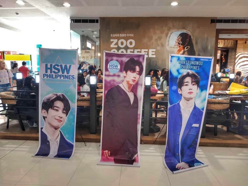 HanSeungwooPH2's tweet photo. Throwback to @hanseungwooph first cupsleeve event at Zoo Coffee Megamall last Sept 8, 2019! 💙

Were you there, too? Let's meet again at SM North Edsa Sky Dome for HSW's Asia Tour in Manila on Aug 20! See you! 💜

#HANSEUNGWOO #한승우 #SEUNGWOO #승우 #HSWPH   #FRAME #Dive_Into https://t.co/mZu8yj9nXq