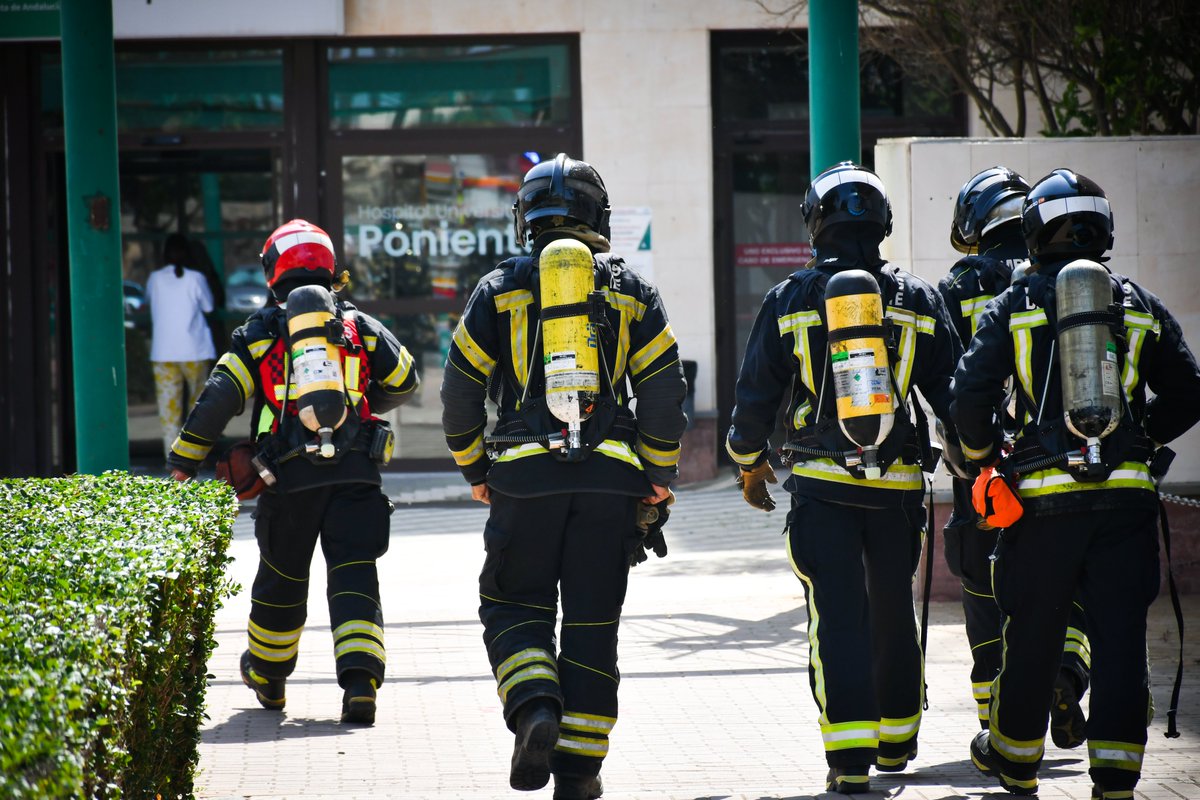 #BomberosdelPoniente ha coordinado con @HUniv_Poniente  un #simulacrodeincencio y #evacuación, con el objetivo de evaluar las medidas incluidas en su #PlandeAutoprotección #bomberos
#SomosPoniente