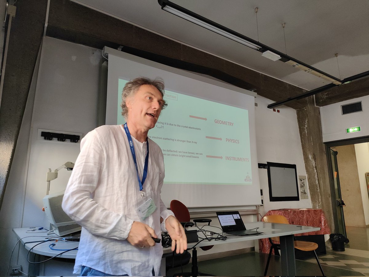 PaoloPMazzeo's tweet photo. How to use a #TEM as a diffractometer..
Mauro Gemmi on stage at #AICS23
.
.
.
#Sig4 #3DED
@ECA_social 
@AICryst  
@GCI_AIC https://t.co/7dSEU6mgKr