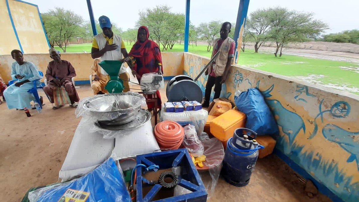 CiaudCanada's tweet photo. CIAUD🇹🇩 📍N’Djamena 

3groupements des femmes investies dans les activités génératrices des revenus ont été appuyés dont :1 groupement au camp de Kalambari et 2 au camp de Guilmey qui sont spécialisés dans la transformation d’arachide et la  saponification
@UnhcrTchad 
@WFP_Chad https://t.co/hoLOchVEIB