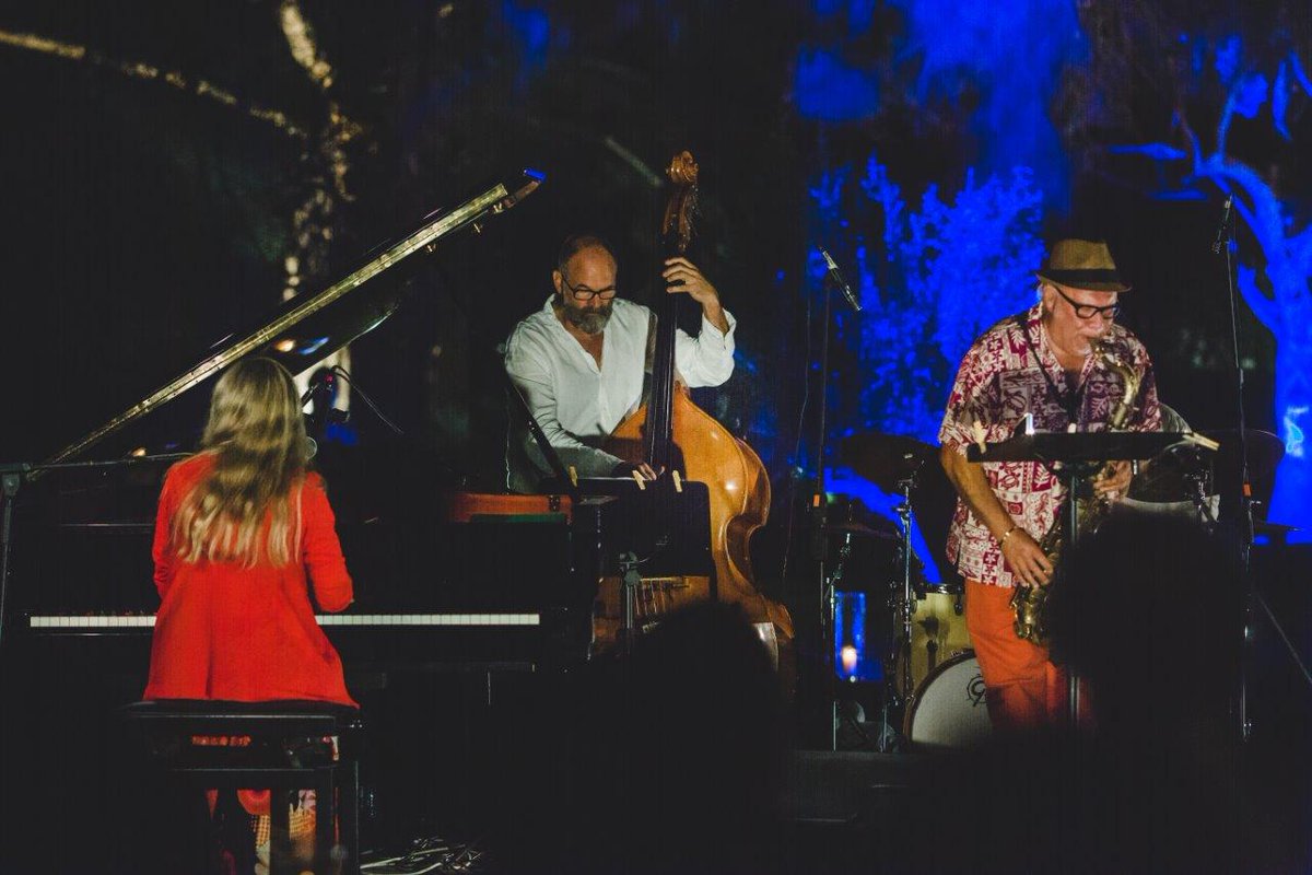 PharosArts's tweet photo. The incredible 𝗔𝗡𝗞𝗘 𝗛𝗘𝗟𝗙𝗥𝗜𝗖𝗛 𝗧𝗥𝗜𝗢 and the sensational saxophonist 𝗧𝗢𝗡𝗬 𝗟𝗔𝗞𝗔𝗧𝗢𝗦 transformed The Olive Grove into a magical haven of jazz last Friday. Pharos is grateful to our sponsor @ecommbx  
photos by© mellifluous_photography_by_pi https://t.co/2QByVxIsc9