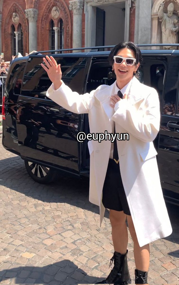 euphyun's tweet photo. My saturn🪐 https://t.co/chiGymhs4N