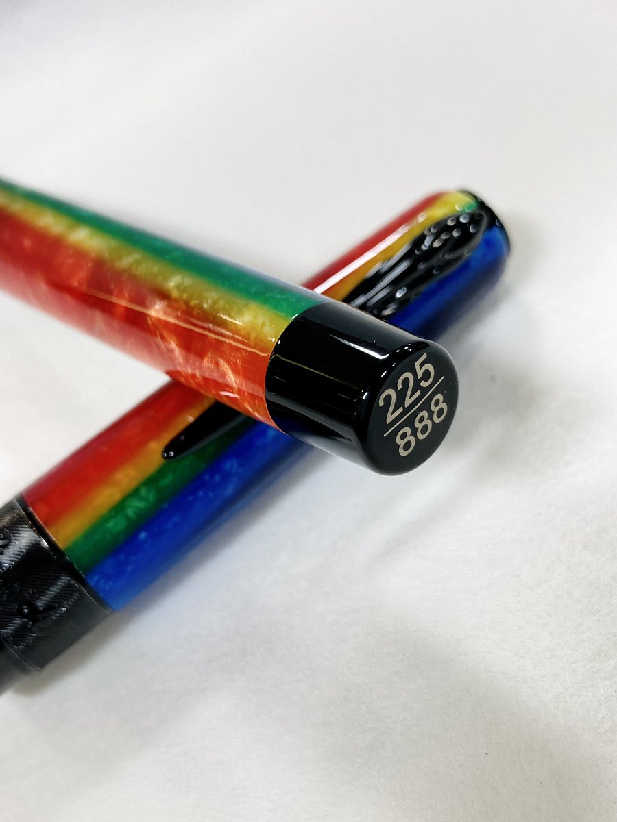 yotsubashizuoka's tweet photo. Pineider ピナイダー
Arco Rainbow
#万年筆 #fountainpen #pineider #フィレンツェ #イタリア #文具 #stationery https://t.co/ZMj1LQDqGO