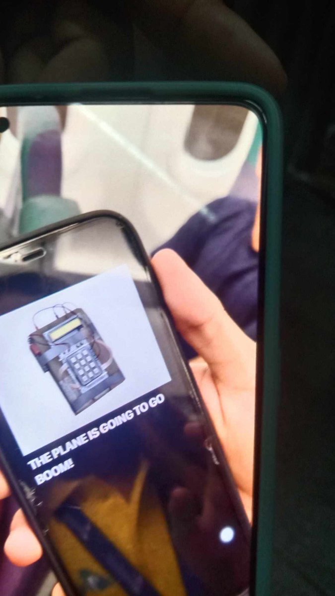 jacquemanabat's tweet photo. A Cebu Pacific passenger of flight 5J472 bound for Manila from Bacolod-Silay Airport received a bomb threat via airdrop while inside the aircraft at 11:39PM on July 2.

📸 @mco_caap https://t.co/31qz39rz8X