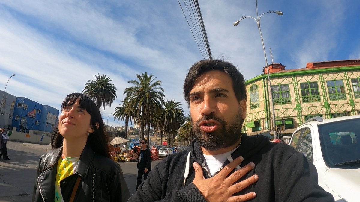 vueltalmun's tweet photo. VIDEO 🇨🇱 El Mercado Callejero más INTENSO de CHILE: https://t.co/cZwq2tdWi8 #vueltalmun #valparaiso #elcardonal https://t.co/s7lMiT9qQU