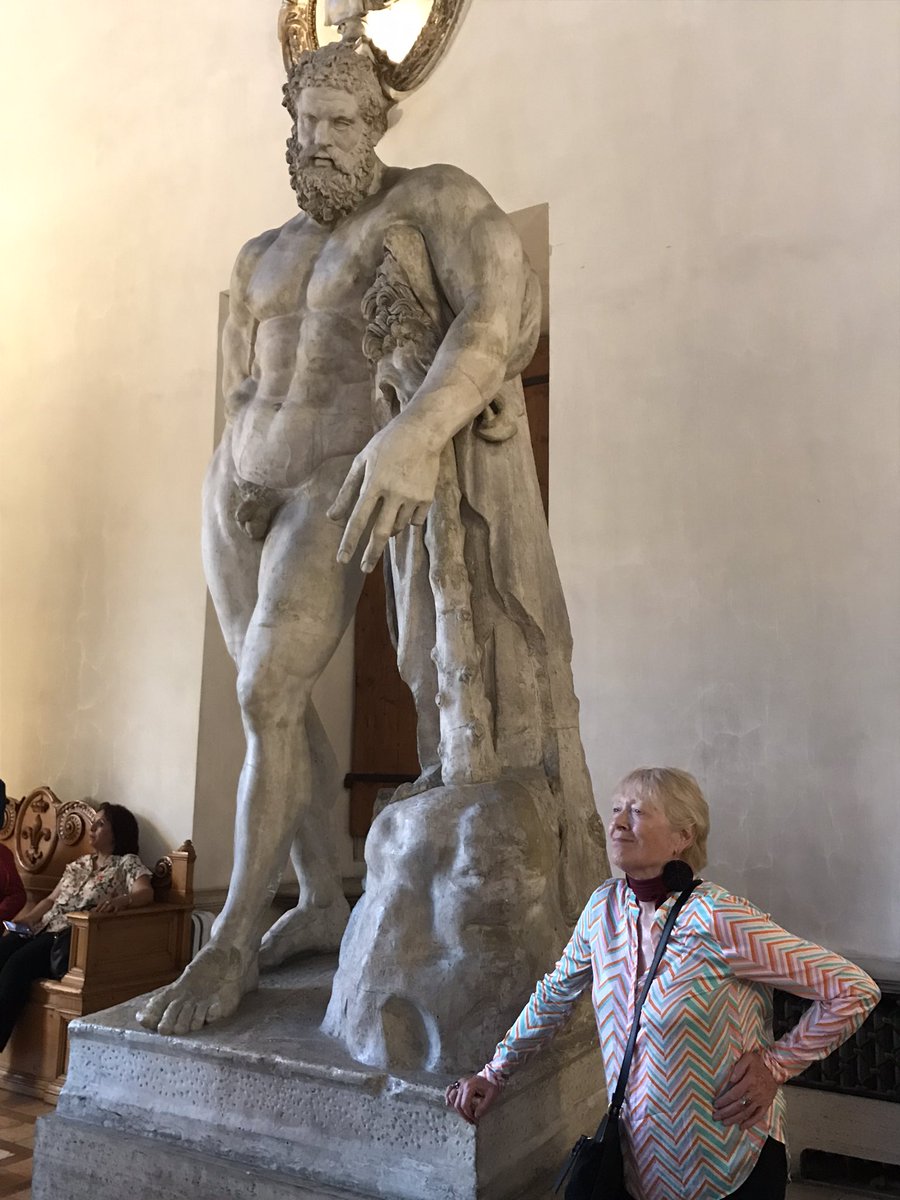 Rosie_Paice's tweet image. I’m in Rome for #isecs2023 💚🤍❤️

Here’s @isecs_sieds President, Penelope Corfield in heroic pose at the École française de Rome yesterday.