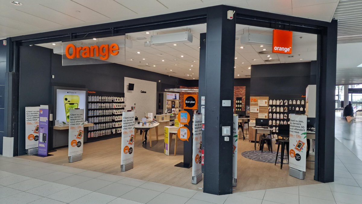 Orange Store tweet media