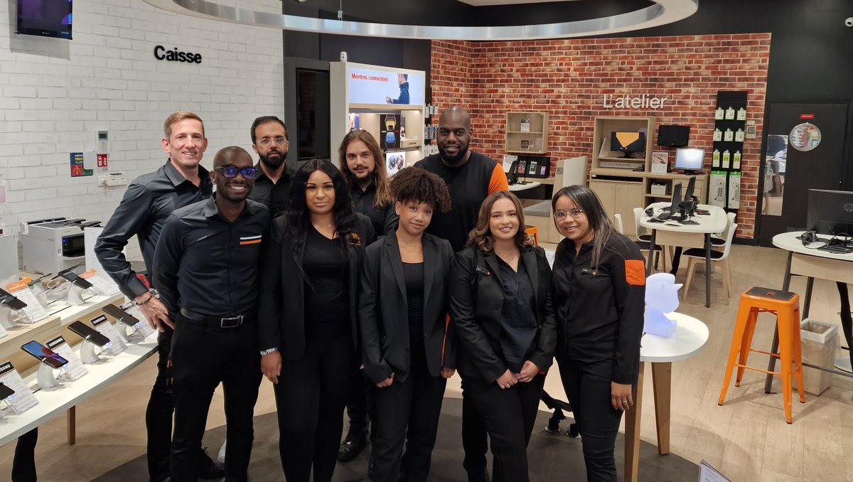 Orange Store tweet media