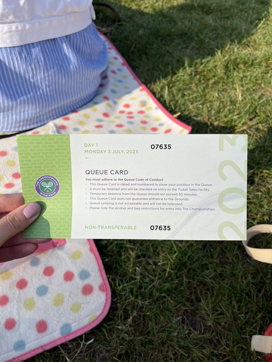 josyduck's tweet photo. @ViewFromTheQ Got here at 7, got queue card at 8 https://t.co/F8uepJkcFX