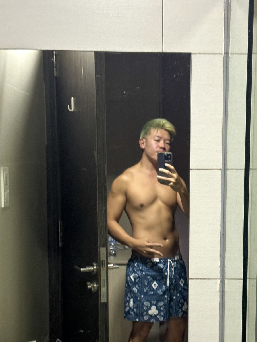 sgalaness's tweet photo. Understand my body better. I’ve been eating too much. Cutting down on eating by half got me lean in a few days. However I love to eat too much. Sigh need to recalibrate my priorities https://t.co/mMaBnmhWhY