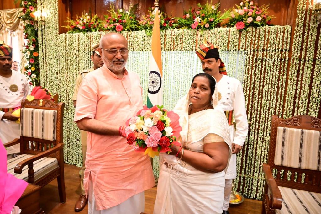 दिवंगत जगरनाथ महतो की पत्नी बेबी देवी ने ली मंत्री पद की शपथ-Baby Devi, wife of late Jagarnath Mahto, took oath as minister