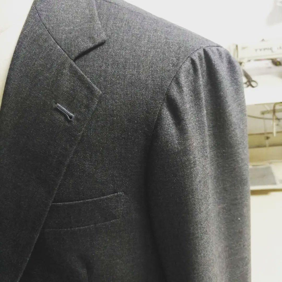 yipwecter's tweet image. Fully Bespoke Grey Jacket North Lapel Single 3 roll  2 Buttons Unlined Style.

@world_of_tailor 

#bespokesuits #bespoke #bespoketailoring #mensfashion #suitandtie #suits #suit #suited #style #suitedup #fashion #menswear #tailoring #formalwear #menstyle #suitstyle  #fashionmen