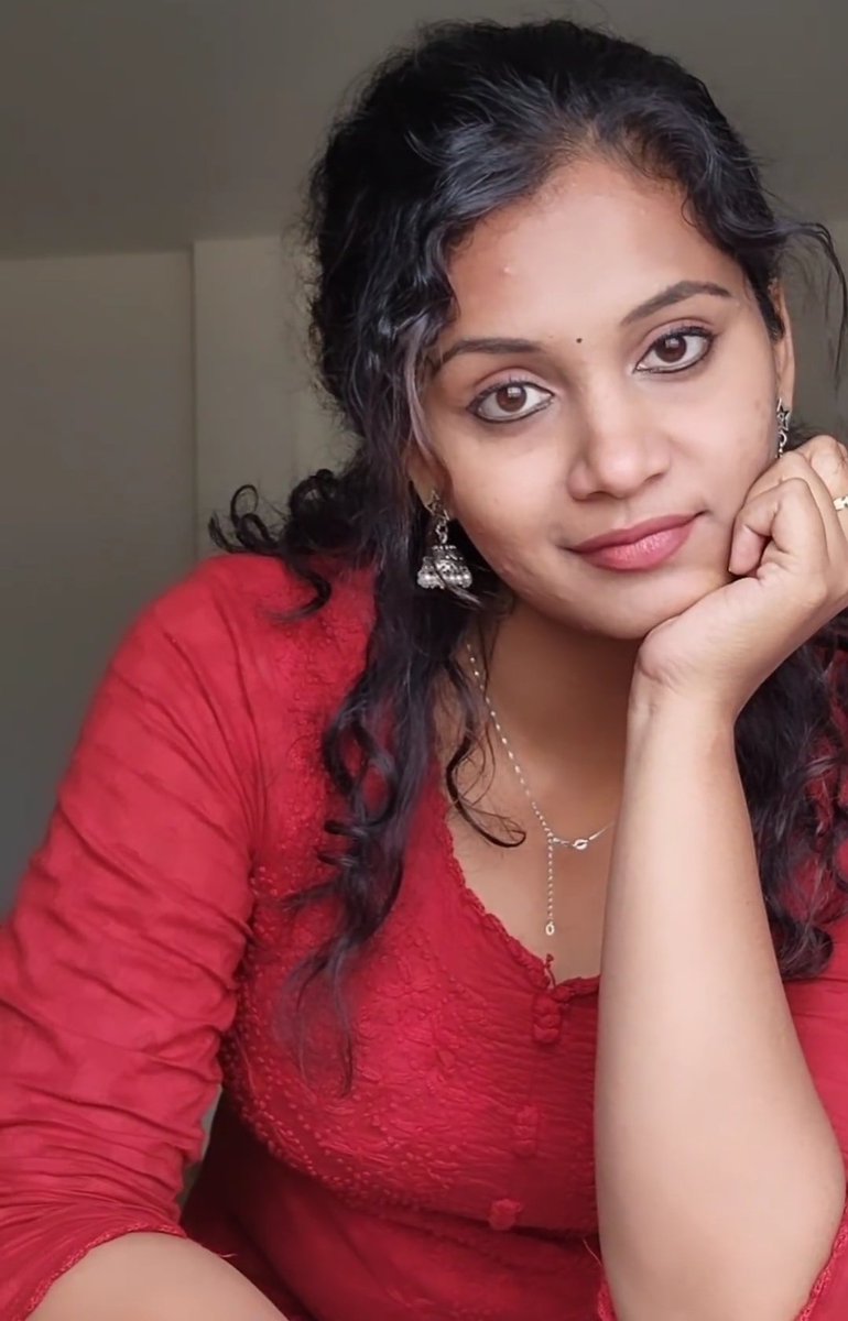 PonnuAshvathani's tweet photo. ❣️💫👀🌹#PonnuAsh https://t.co/2fTsm6HVmt