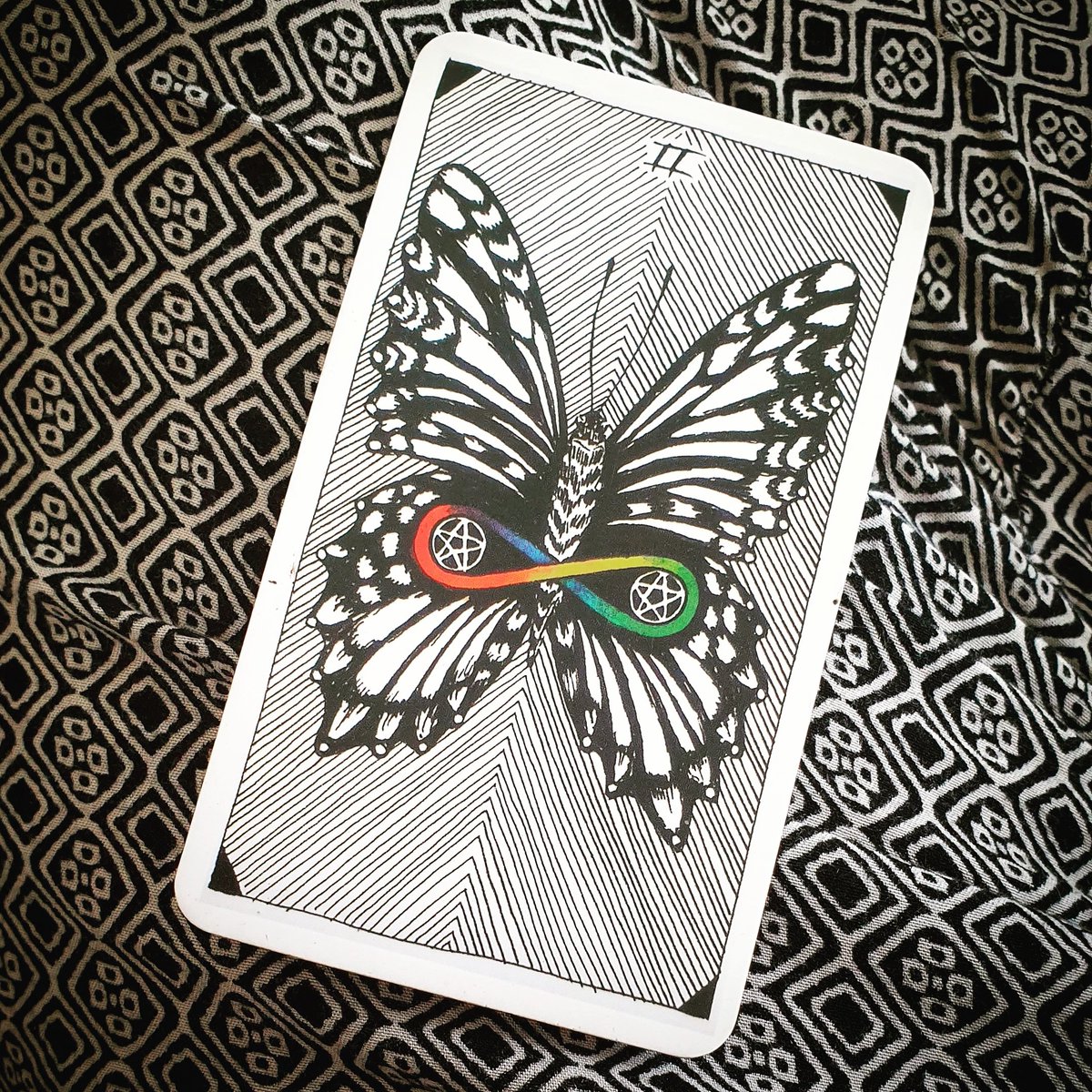 thecraeftcom's tweet photo. The #fullmooninCapricorn, brings with it the archetypal energy of the old wise woman.

#2ofPentacles shows the balance between worlds this brings, nearer to death than birth, but full of life &amp; all the lessons they have live through🌛🌕🌜💋

#balance #fullmoon #wisewoman #crone https://t.co/ncoM9MmdjT