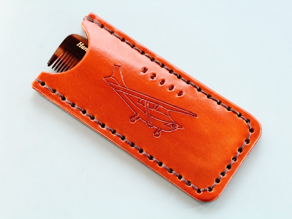 Personalised Tail Plane Number Hand-Carved Leather Comb Case! #handmadeshop #handmadeloves #handmadebusiness #etsy #iloveetsy #etsymade #renaechristine #zbesties #craftsposure #mycreativebiz #indiebusiness #gritandvirtue #meetthemaker #creativelifehappylife #makers