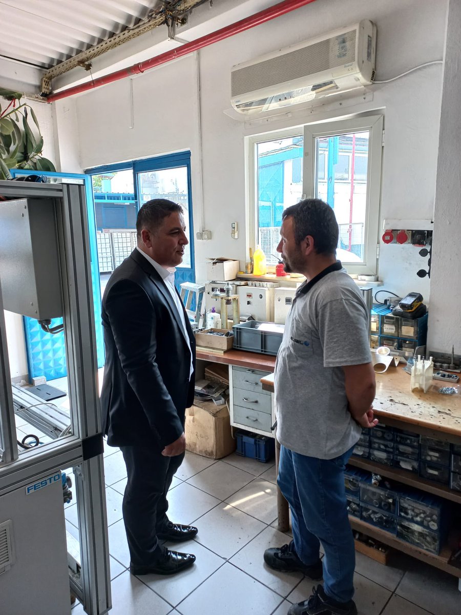 Serkan_Gul52's tweet photo. Şubemize bağlı ELSEL işyeri 08:00/16:00 vardiyasında çalışan Üyelerimizi tezgahları başında tek tek ziyaret ettik. https://t.co/bPbv2OcsRp