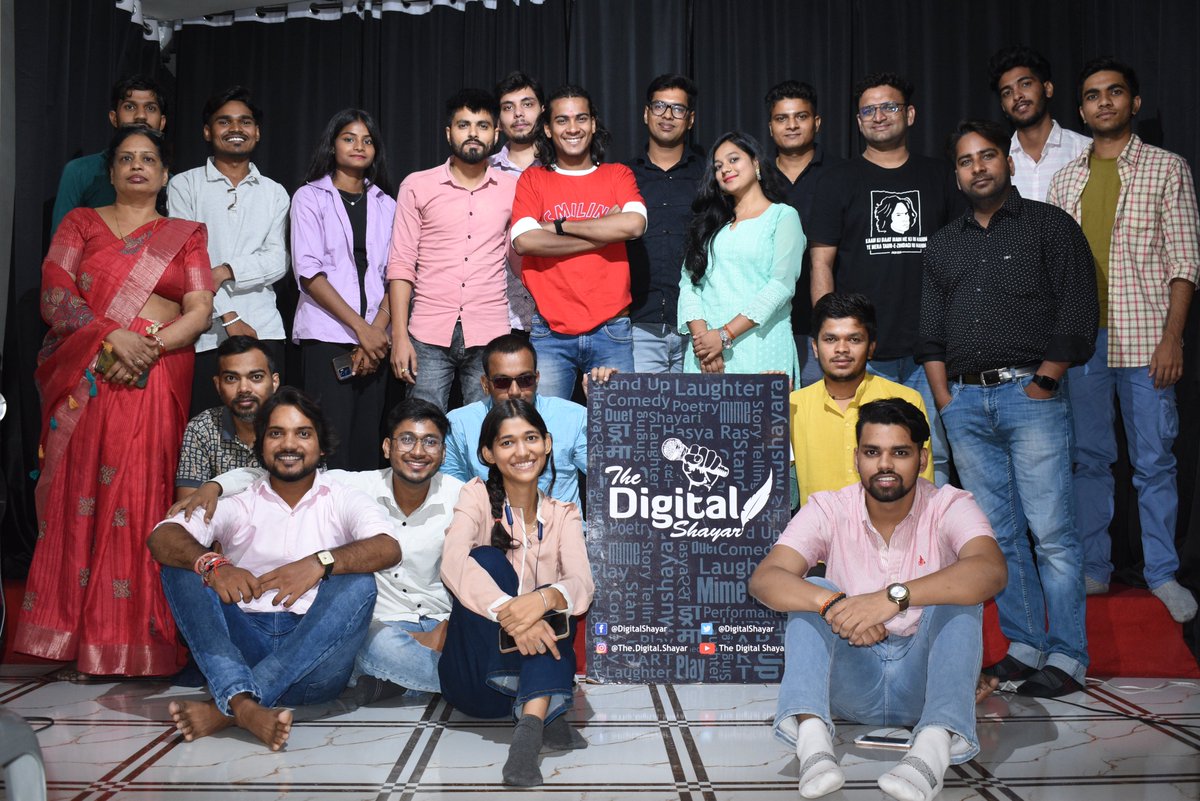 DigitalShayar's tweet photo. What A Beautiful Event, Bahut hi Pyaare Log, Shandaar Mehfil❤️
.
.
#TheDigitalShayar #DigitalShayar #openmic #openmicevent #openmicdelhi #event #poetry #shayari #shayar #show #shayari #hindishayari #loveshayari #hindipoem #gazal #shayar #writer #writerscommunity #poetrycommunity https://t.co/adPQgVKFjo
