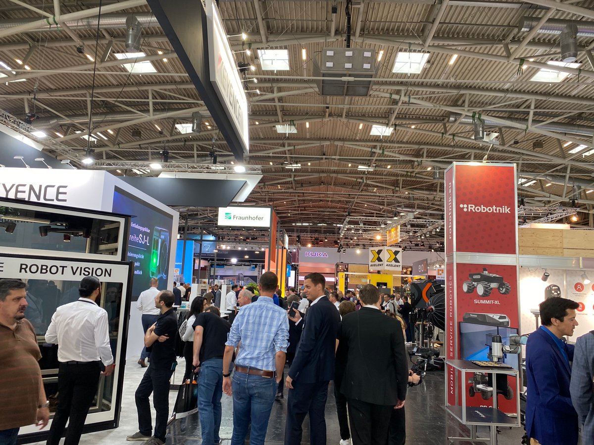 AxlNueAI's tweet image. 😁 had a blast at #automatica2023 !
Lots of good lectures, great demos and interesting talks. Great to get in touch with so many people from the application side of things and discuss the future of #reinforcementlearning and #ai in #production and #logistics --- I&apos;ll be back 😉