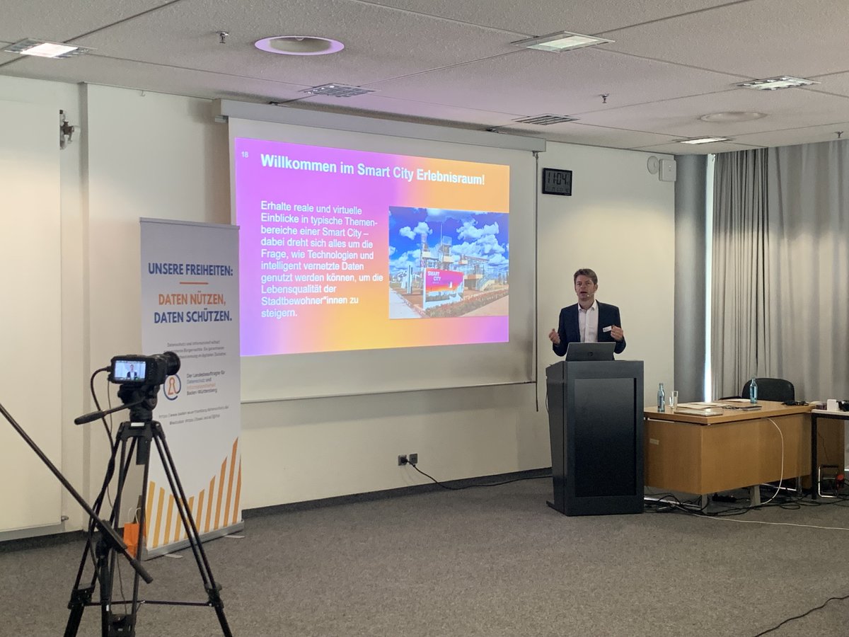 #IFGDAYS: <a href="/RobertCThomann/">Robert Thomann</a> zeigte, welche Daten in Mannheim bereits erhoben und zugänglich gemacht werden. Die IFG DAYS des Landesbeauftragten f. Datenschutz und Informationsfreiheit fanden am Donnerstag in Kooperation mit der Stadt <a href="/mannheim_de/">Mannheim</a> statt. #OpenData